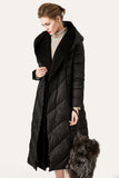 Chaqueta acolchada acolchada de botón negro con capucha de piel sintética