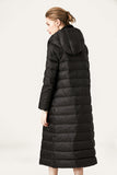 Chaqueta acolchada acolchada de botón negro con capucha de piel sintética