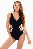 Recorte el traje de baño negro de una pieza