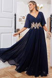 Vestido formal azul marino de línea A con apliques