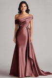 Vestido formal largo plisado de un hombro color champán