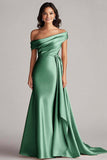 Vestido formal largo plisado de un hombro color champán