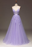 Vestido de fiesta de tul y cuentas de tirantes finos de línea A púrpura con cuentas y apliques