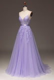Vestido de fiesta de tul y cuentas de tirantes finos de línea A púrpura con cuentas y apliques