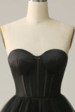 Una línea Sweetheart Black Corset Prom Dress con volantes