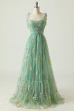 Vestido de fiesta largo fruncido con tirantes finos de tul verde con tirantes finos y bordados
