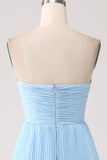 Vestido de dama de honor largo azul cielo sin tirantes con plisado