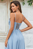 Encantador A Line Spaghetti Straps Dusty Blue Long Bridesmaid Dress con Criss Cross Back
