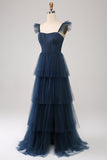 Tul azul marino Vestido de dama de honor con corsé escalonado de una línea azul marino con abertura