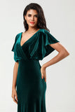 Confiadamente carismático Una línea V-Neck Peacock Velvet Bridesmaid Vestido de dama de honor con volantes