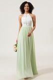 Vestido largo de dama de honor de encaje de salvia empolvado y gasa con cuello halter de línea A