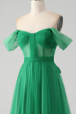 Vestido de Fiesta Largo en Verde Oscuro, Tipo Una Línea con Corsé y Sin Hombros