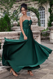 Verde Oscuro Una Línea Plisado con Ojo de Cerradura Vestido Largo de Dama de Honor