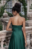 Verde Oscuro Una Línea Plisado con Ojo de Cerradura Vestido Largo de Dama de Honor