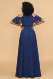 Vestido de dama de honor de gasa azul marino con hombros descubiertos y abertura
