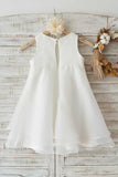 Vestido de niña de las flores de organza blanca con lazo