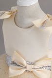 Vestido de fiesta de niña blanco de tul y lentejuelas con lazo