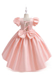 Vestido blanco de flor alta-baja con lazo