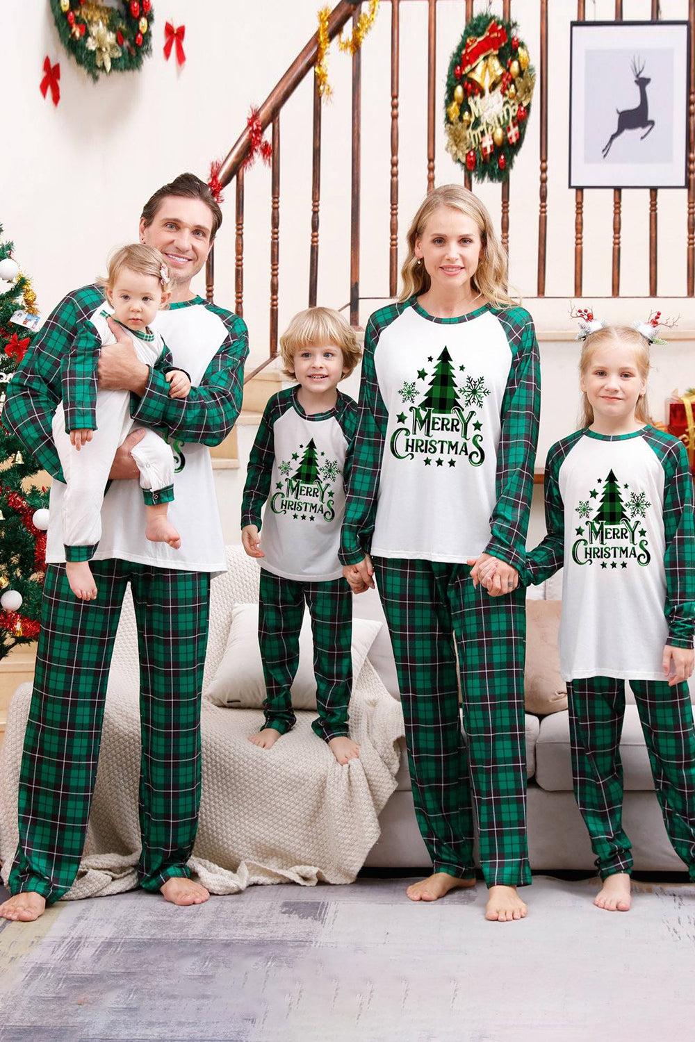 Conjuntos de pijamas navideños familiares a juego con cuadros