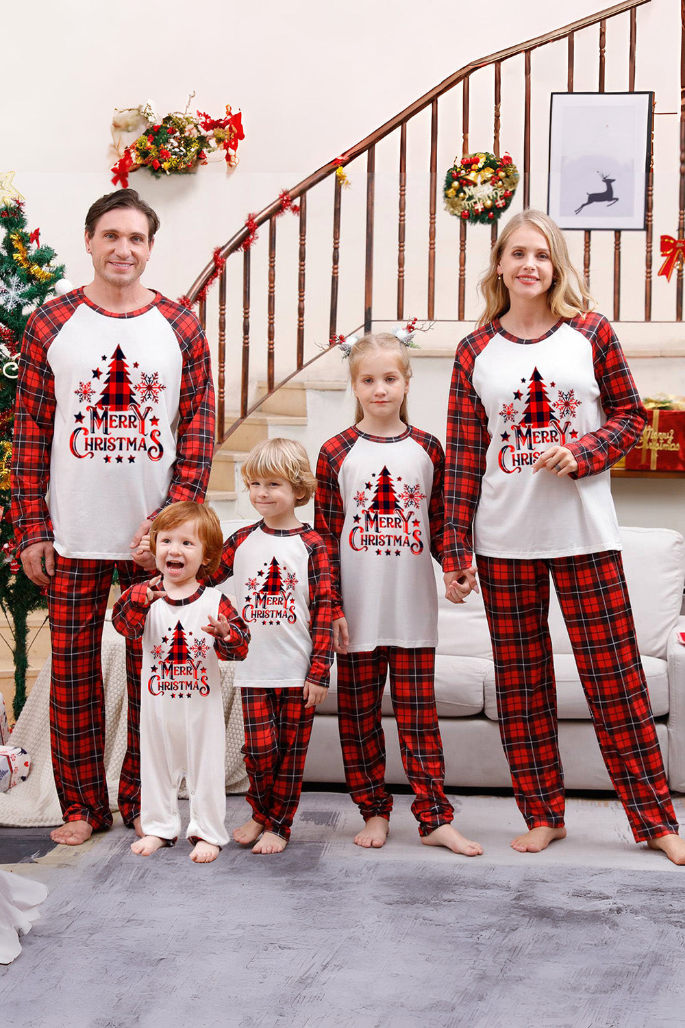Conjuntos de pijamas navideños familiares a juego con cuadros