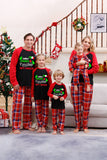 Conjuntos de pijamas navideños a juego con cuadros familiares negros y rojos