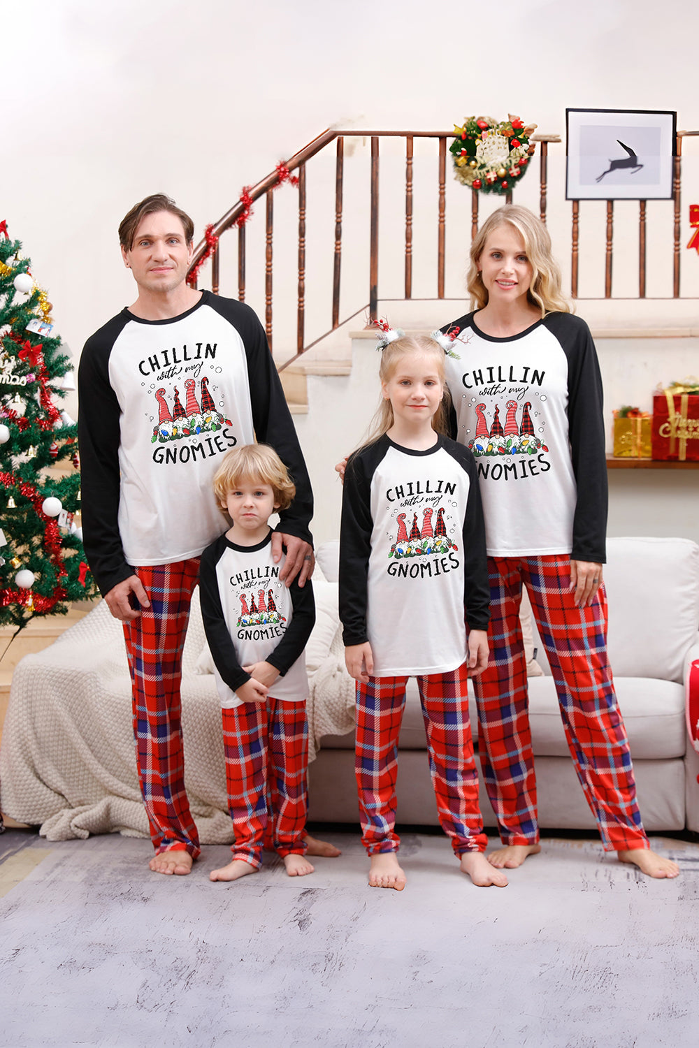 Conjuntos de pijamas navideños a juego con estampado a cuadros negros