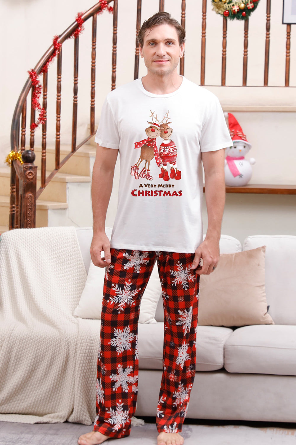 Pijama navideño a juego familiar con cuadros rojos