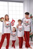 Pijama a cuadros navideños a juego con estampado familiar