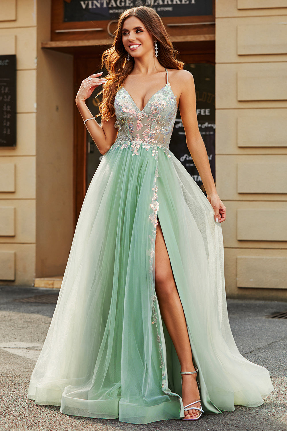 Vestido de fiesta de tul con cuentas hasta el suelo con escote en V y abertura