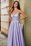 Vestido de fiesta largo con purpurina de tirantes finos de línea A lila con abalorios