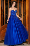 Vestido de fiesta azul real de novia de una línea con abalorios
