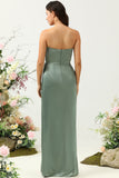 Vestido de dama de honor largo de eucalipto sin tirantes con hendidura