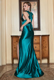 Vestido de fiesta largo verde oscuro con cuello halter y ojo de cerradura