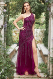 Vestido de fiesta largo con cuentas de color morado oscuro y un hombro de sirena con abertura
