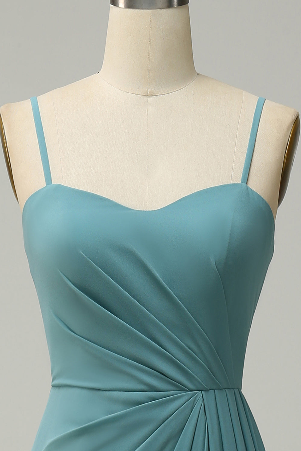 Una línea de correas de espagueti rubor vestido de dama de honor largo con frente dividido