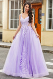Precioso vestido de fiesta largo de tul lila con tirantes de espagueti de una línea con apliques