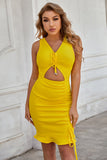 V Cuello ajustado vestido amarillo cóctel
