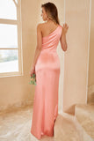 Vestido de dama de honor de raso de un hombro color melocotón con pliegues